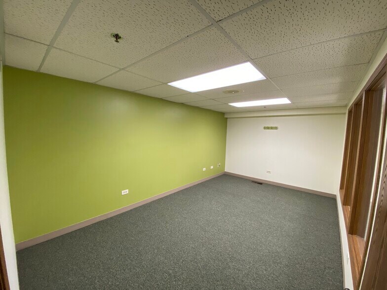 More Photos Of 12549 Holiday Dr, Alsip Warehouse For Lease