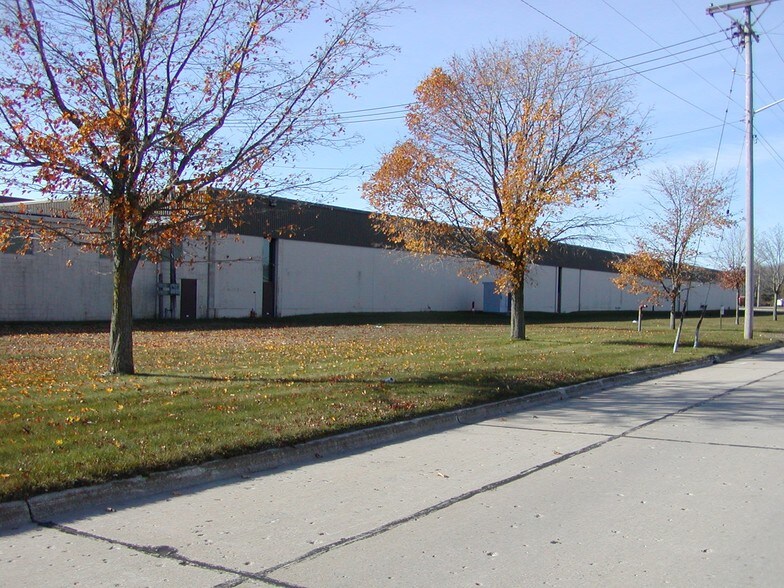 More Photos Of 606 Parkway Blvd, Two Rivers Warehouse For Sale