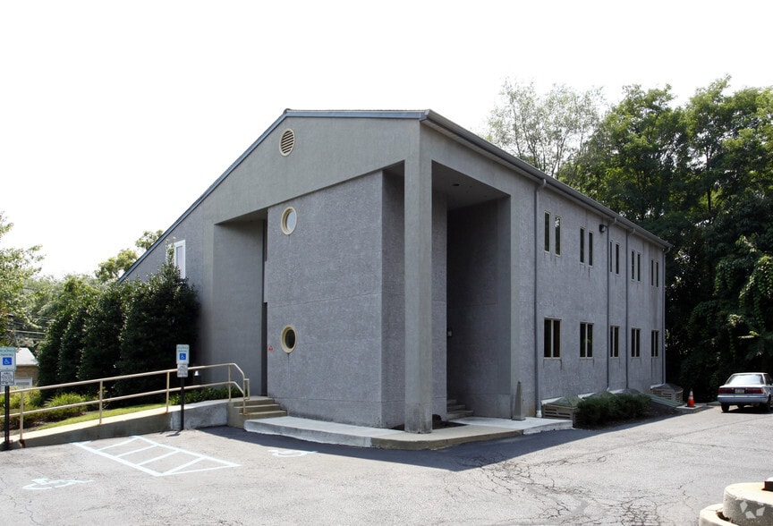 More Photos Of 1892 Greentree Rd, Cherry Hill Office For Lease