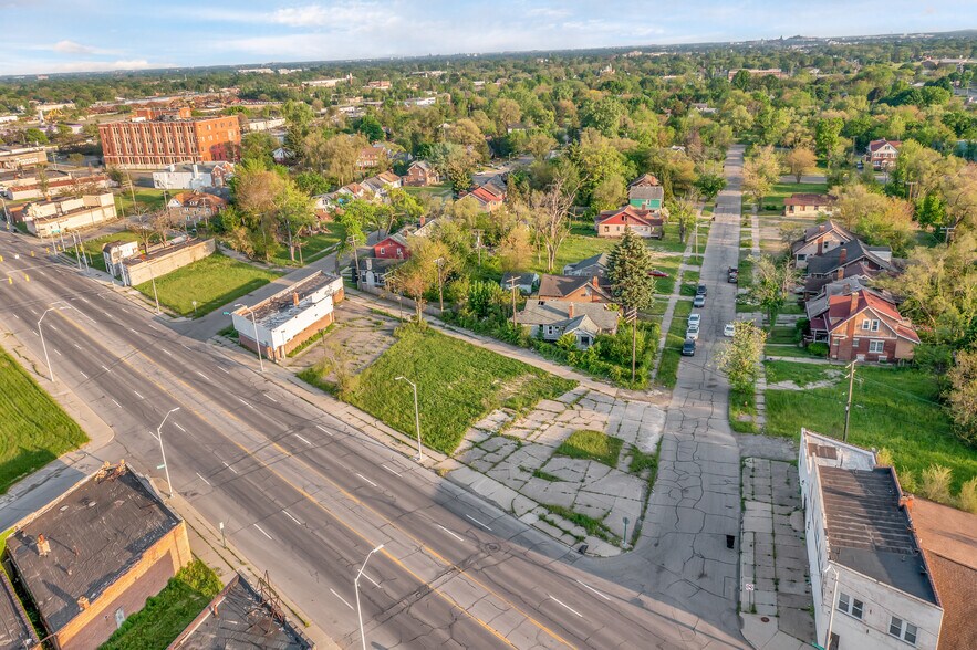 More Photos Of 11825 W Grand River, Detroit Land For Sale
