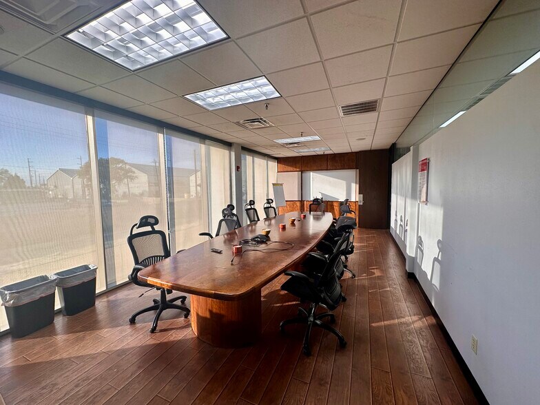 More Photos Of 5306 Clinton Dr, Houston Manufacturing For Lease