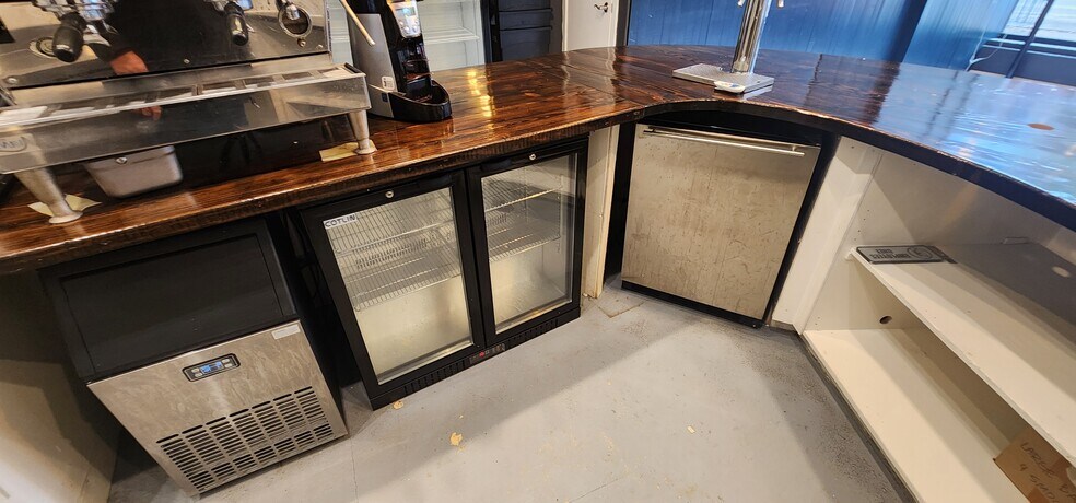 More Photos Of 1745 W Division St, Chicago Storefront For Lease