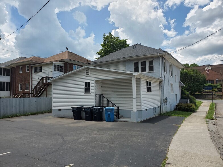 More Photos Of 1602 Grandin Rd SW, Roanoke Medical For Sale