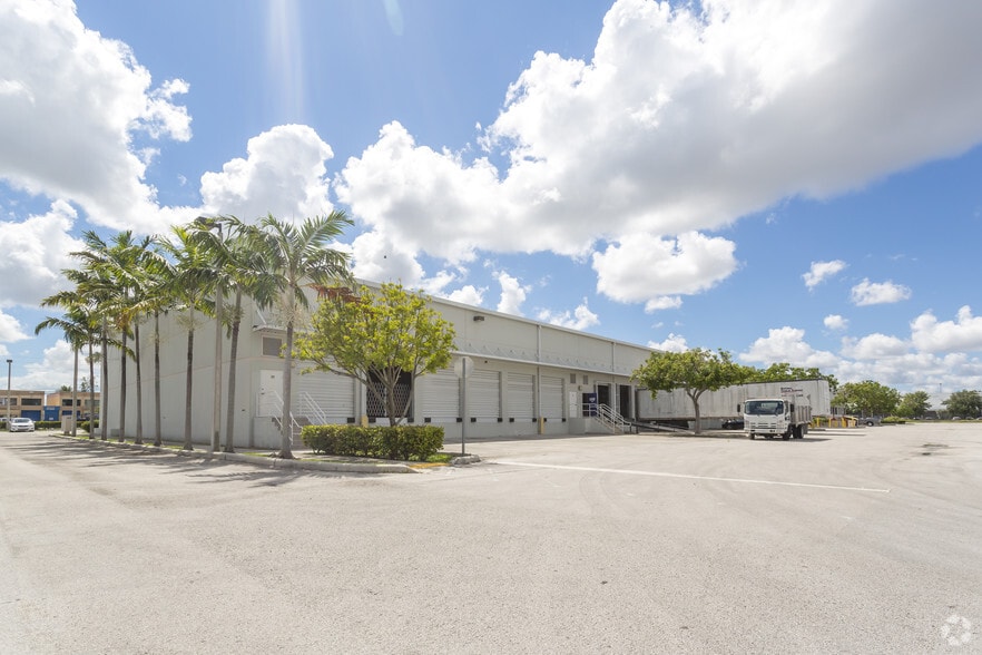 More Photos Of 1345 NW 98th Ct, Doral Warehouse For Lease