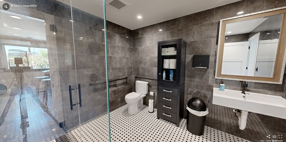 More Photos Of 220 E G St, Benicia Flex For Sale