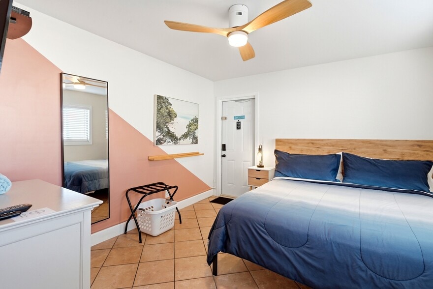 More Photos Of 11965 Gulf Blvd, Treasure Island Hotel For Sale