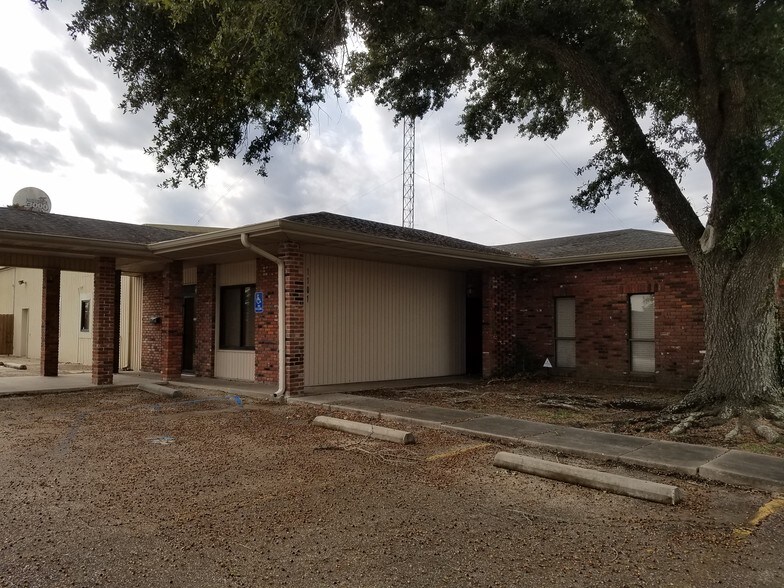 More Photos Of 1101 Eraste Landry Rd, Lafayette Flex For Lease