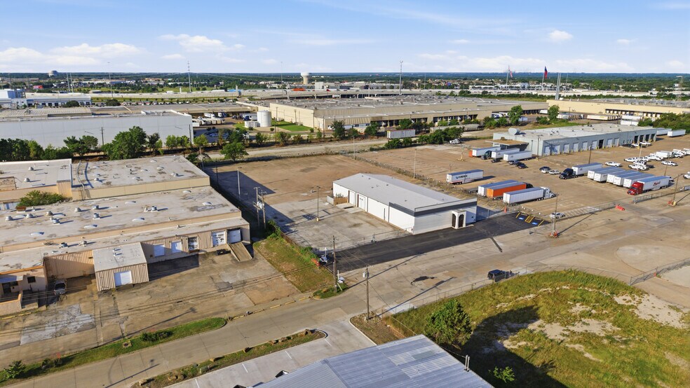 More Photos Of 2820 Oakland Ave, Garland Truck Terminal For Lease