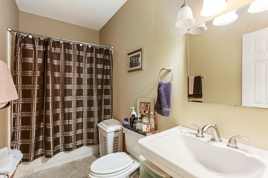 More Photos Of 7418 Chef Menteur Hwy, New Orleans Hotel For Sale