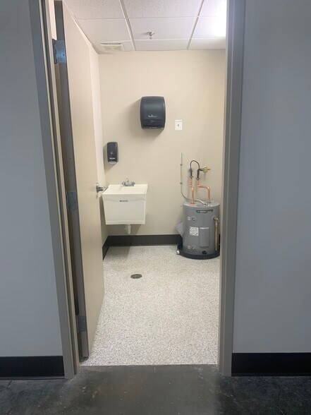 More Photos Of 600 Hartle St, Sayreville Warehouse For Lease