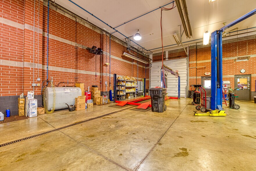 More Photos Of 5071 OH-43 Rd, Kent Auto Repair For Sale