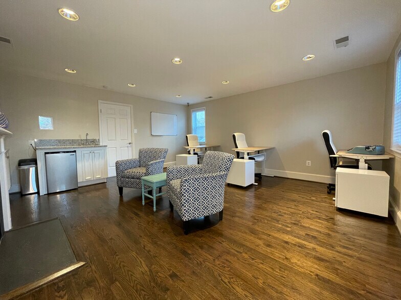 More Photos Of 123 N Henry St, Alexandria Office For Lease