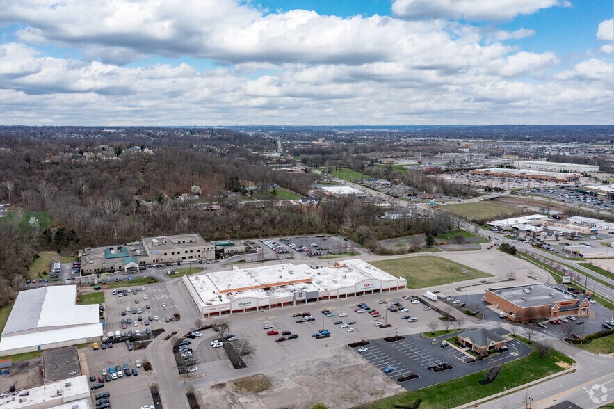 More Photos Of 10400 Reading Rd, Cincinnati Storefront For Sale
