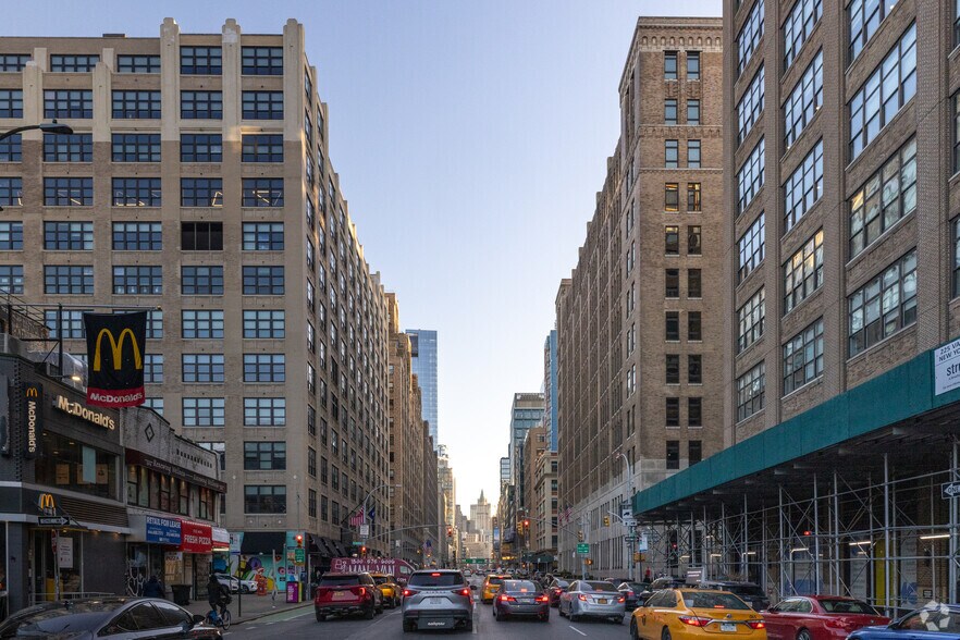 More Photos Of 200 Varick St, New York Office For Lease