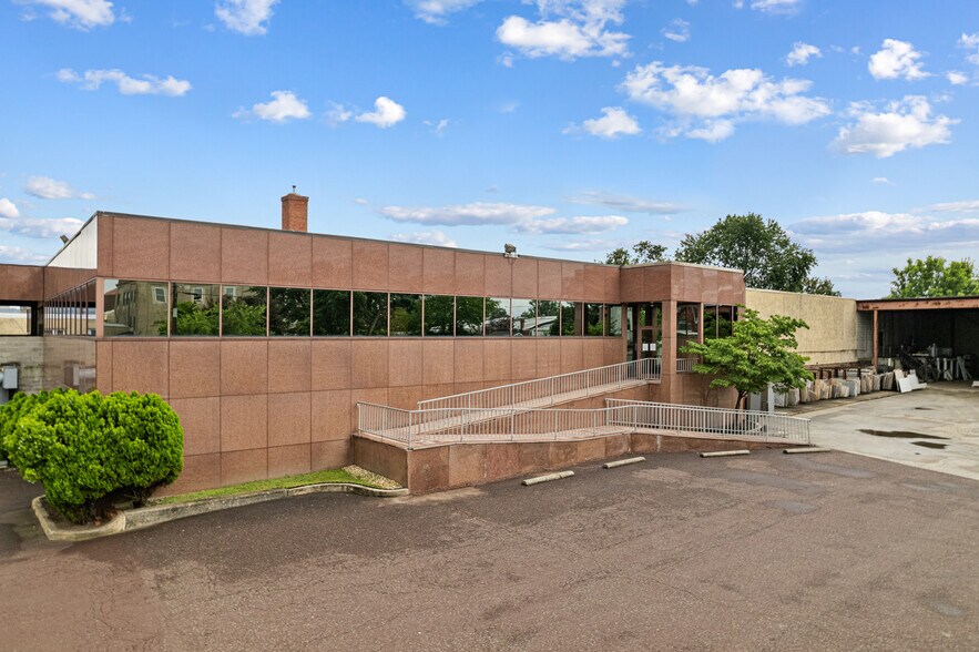 More Photos Of 600 W Main St, Norristown Showroom For Sale