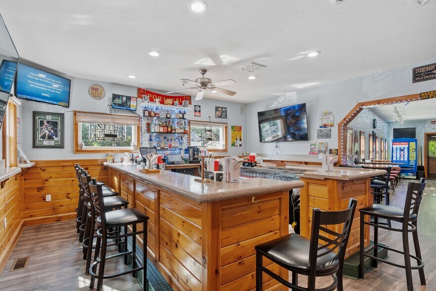 More Photos Of 80 Honora Ave ave, Dracut General Retail For Sale