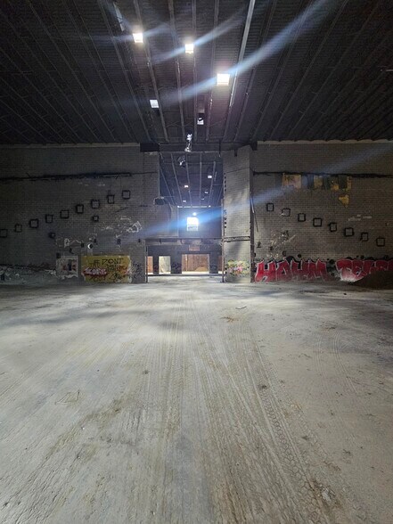 More Photos Of 15900 Yorktown Crossing Pky, Houston Movie Theatre For Lease