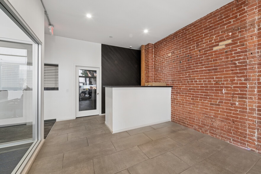 More Photos Of 1140 S Hope St, Los Angeles Showroom For Lease