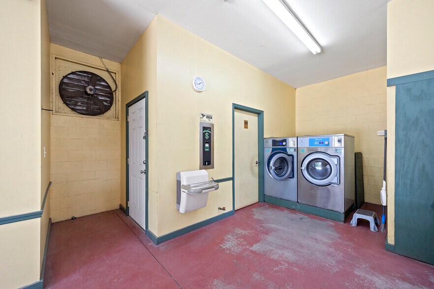 More Photos Of 16716 Spring St, White Springs General Retail For Sale
