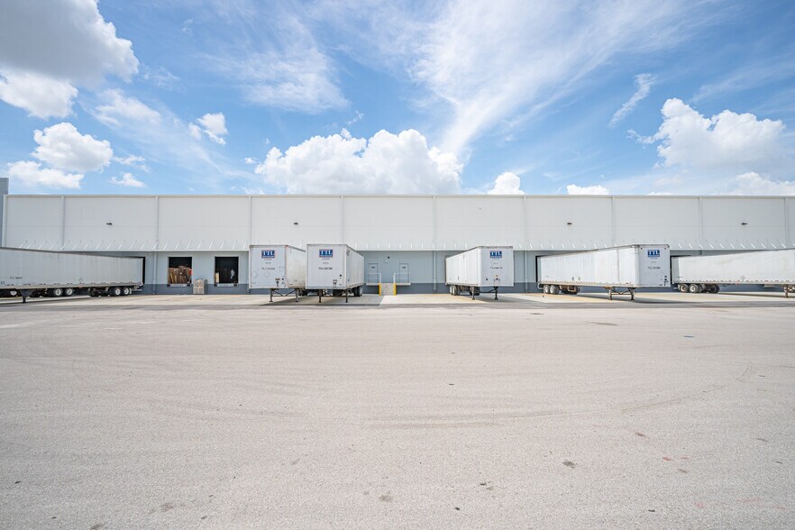 More Photos Of 1620 NW 215th St, Miami Gardens Unknown For Lease