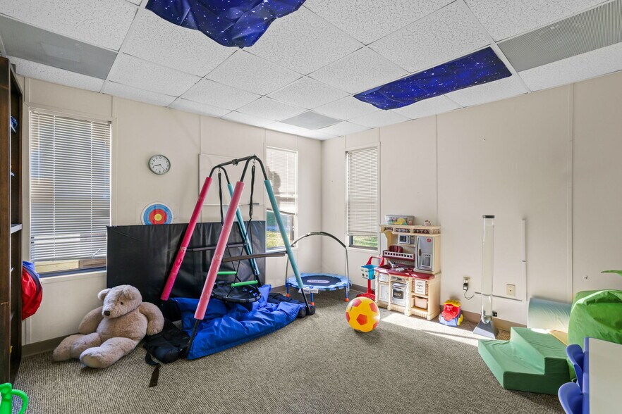 More Photos Of 310 Terrell Rd, Franklin Office For Sale