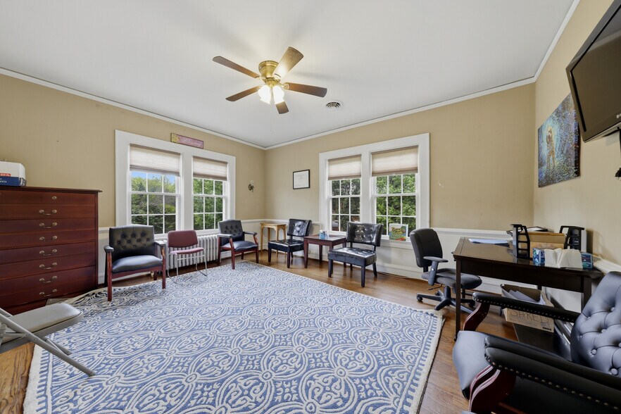 More Photos Of 18697 Forest Rd, Lynchburg Office For Sale