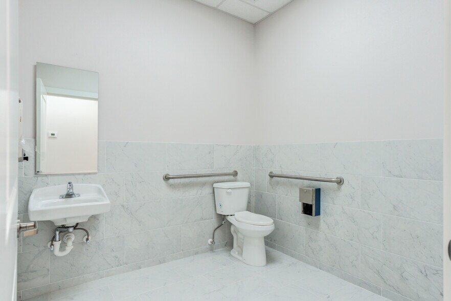 More Photos Of 3216 116th st, Lubbock Warehouse For Sale