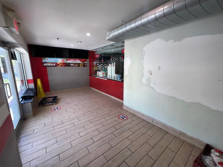 More Photos Of 133-18 Guy R Brewer Blvd, Jamaica Fast Food For Lease