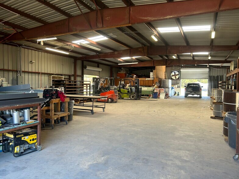 More Photos Of 40895 Interstate 10 W, Boerne Flex For Sale