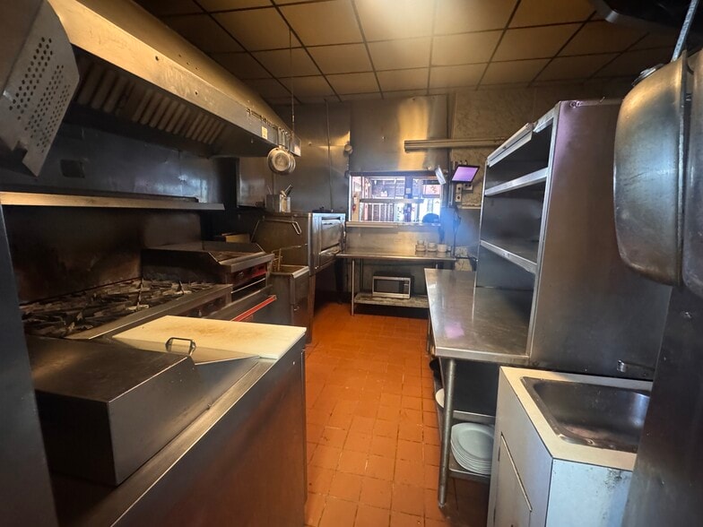 More Photos Of 1705 Columbus Ave, Bay City Restaurant For Sale