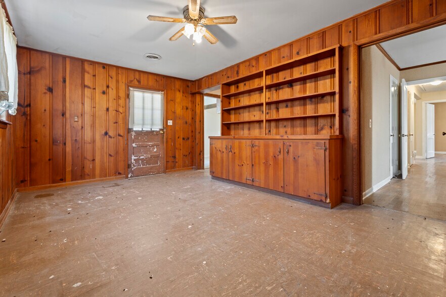 More Photos Of 300 Range St, Marshall Multifamily For Sale