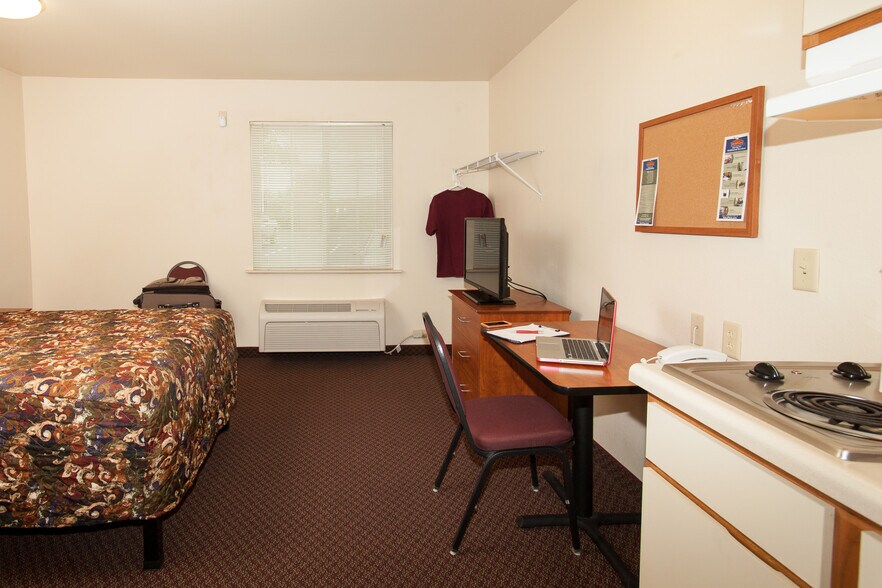 More Photos Of 7958 Interstate 35 Access Rd, San Antonio Hotel For Sale