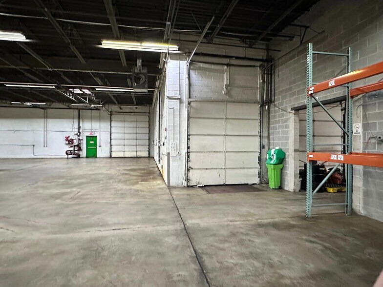 More Photos Of 720-730 N Edgewood Ave, Wood Dale Warehouse For Sale