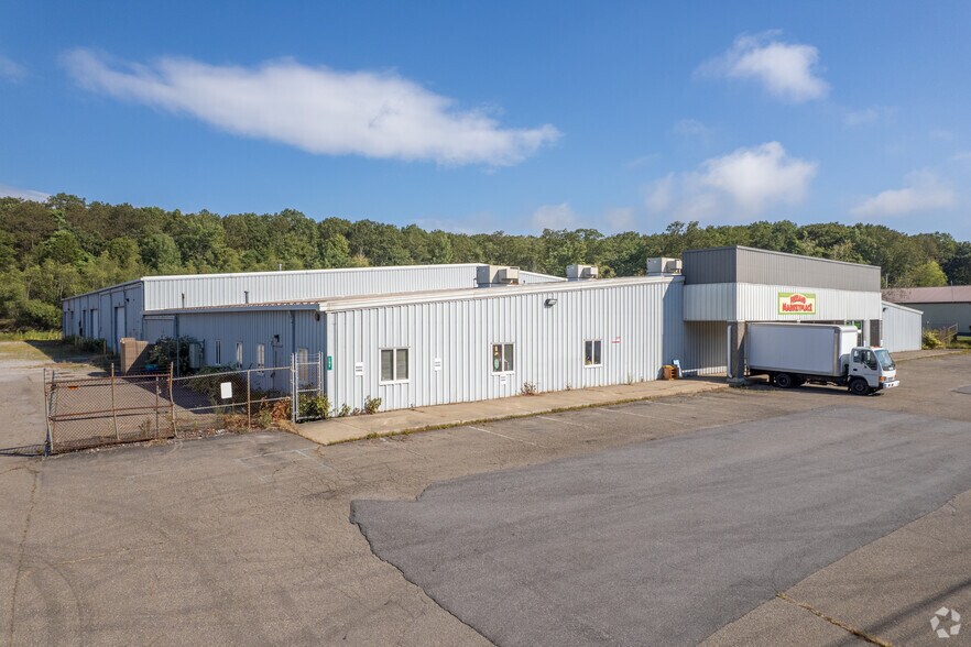 More Photos Of 166 Foster Ave, Freeland Warehouse For Lease