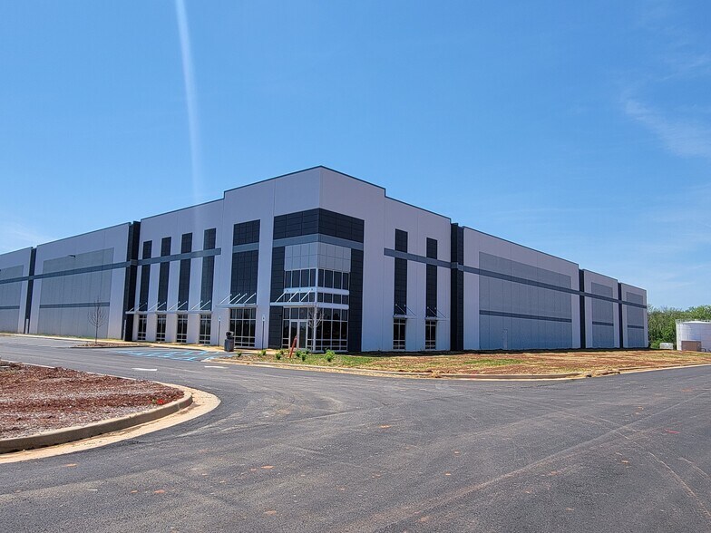 More Photos Of 10121 Greenbrier Pky NW, Madison Industrial For Lease