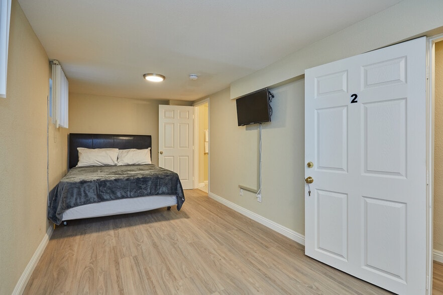 More Photos Of 1840 W 11th Pl, Los Angeles Apartments For Sale