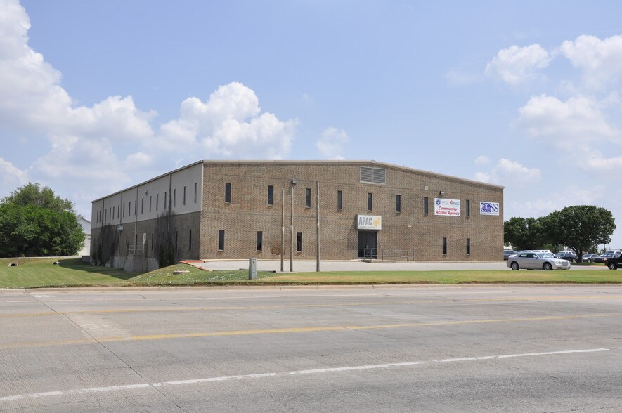 Primary Photo Of 2 SE Lee Blvd, Lawton Office For Lease