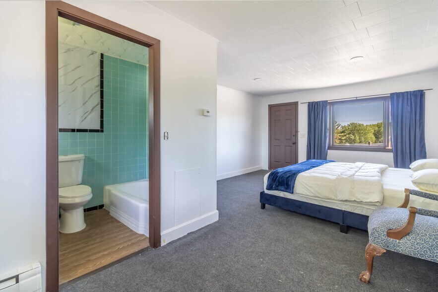 More Photos Of 196 US Route 1, Bucksport Hotel For Sale