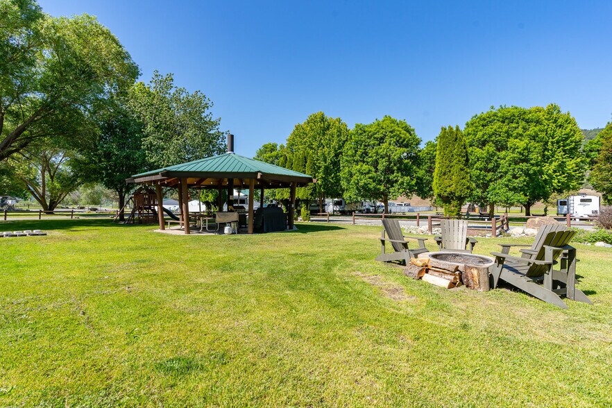 More Photos Of 8 W Curlew Lake Rd, Republic Self Storage For Sale