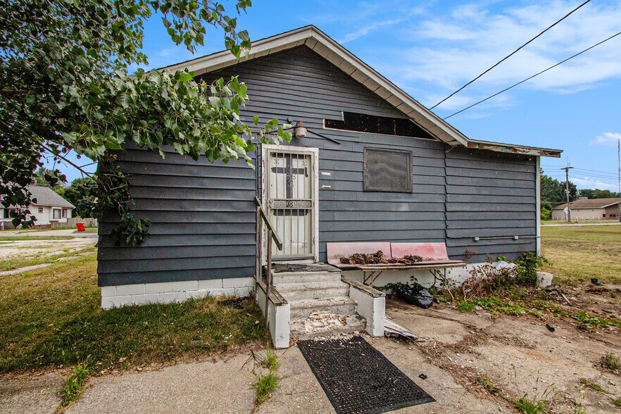 More Photos Of 952 Pipestone St, Benton Harbor General Retail For Sale