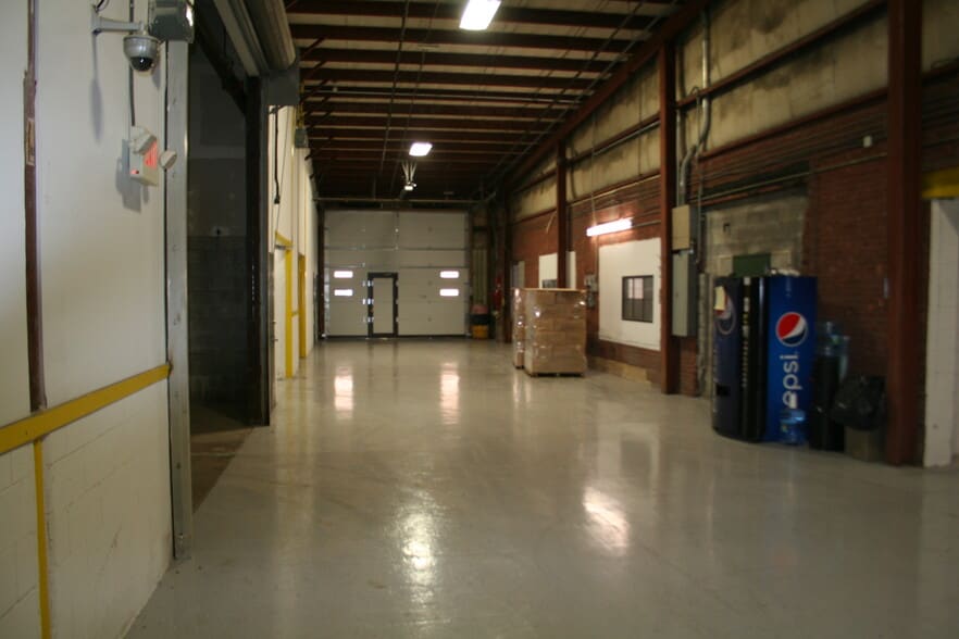 More Photos Of 210-211 Cottage St, Poughkeepsie Warehouse For Lease