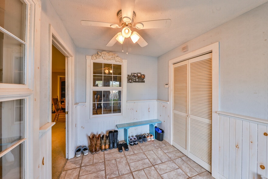 More Photos Of 126 N Wilson St, Dresden General Retail For Sale