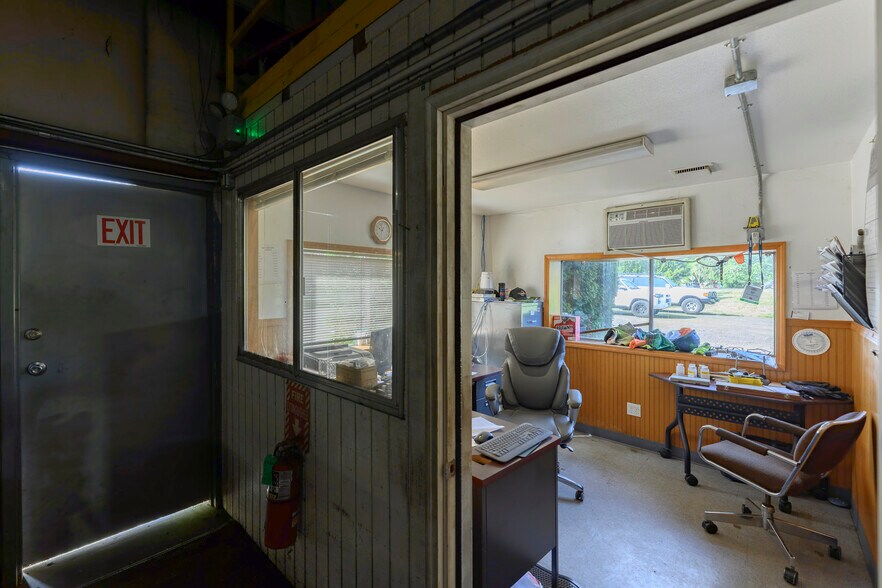 More Photos Of 460 NE Yamhill St, Willamina Distribution For Lease