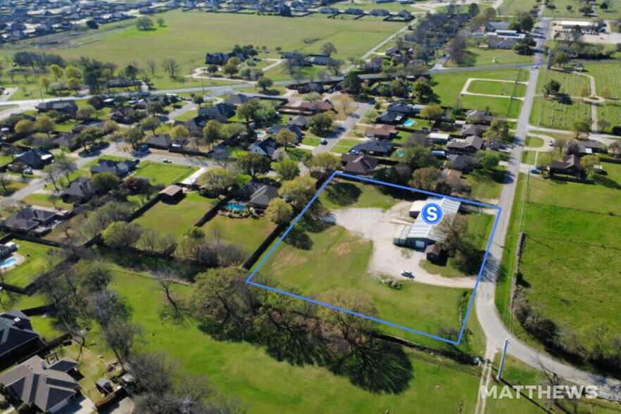 More Photos Of 1324 N Saint James Rd, Pilot Point Warehouse For Lease