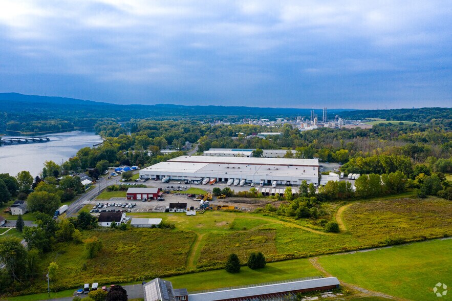 More Photos Of 430 Hudson River Rd, Waterford Warehouse For Lease