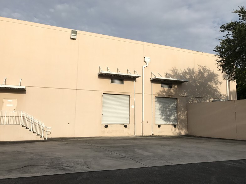 More Photos Of 1881-1887 W State Road 84, Fort Lauderdale Showroom For Lease