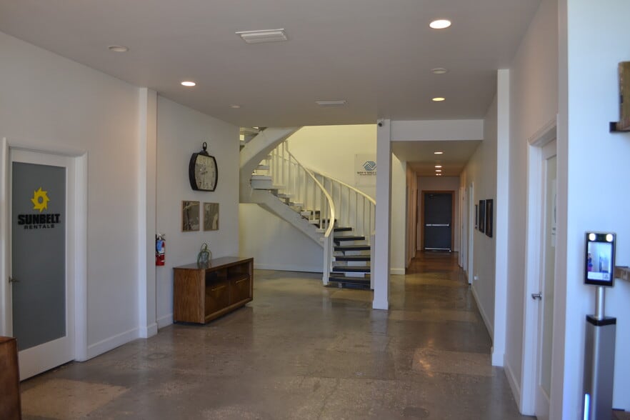 More Photos Of 10 S Newnan St, Jacksonville Loft Creative Space For Lease