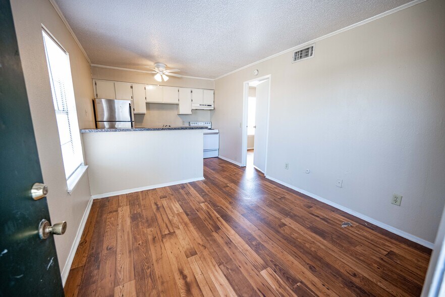 More Photos Of 5111 Interstate 35 N, Waco Apartments For Sale