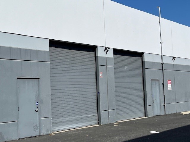 More Photos Of 10700-10710 Norwalk Blvd, Santa Fe Springs Light Distribution For Lease