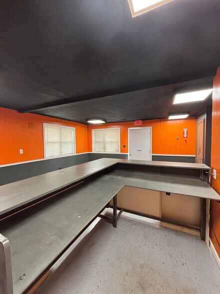 More Photos Of 230 Skipjack Rd, Prince Frederick Warehouse For Lease